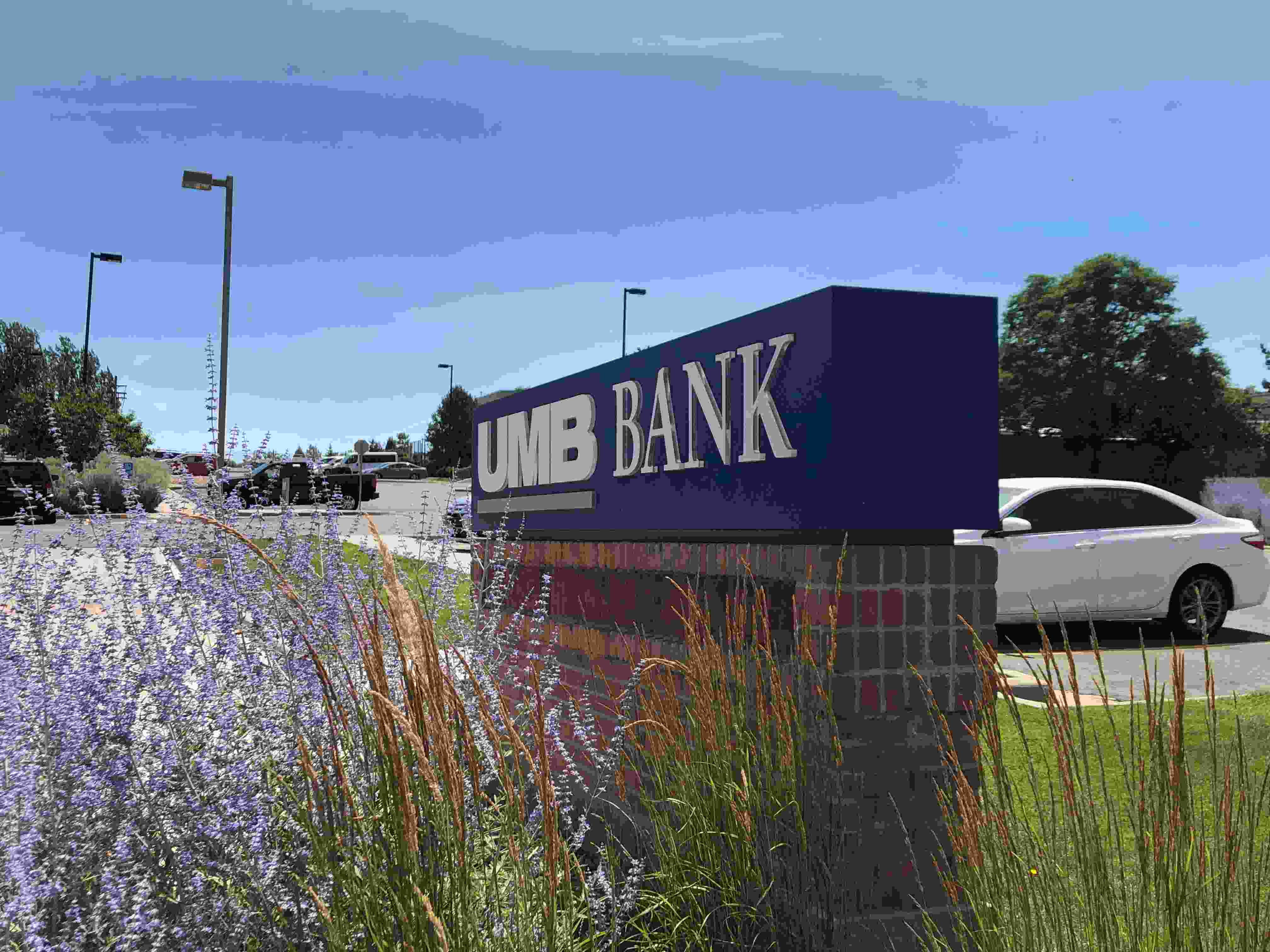 Highlands Branch & ATM Centennial, CO 80122 UMB Bank